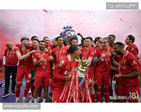 西班牙队在欧国联赛中捧起冠军奖杯！